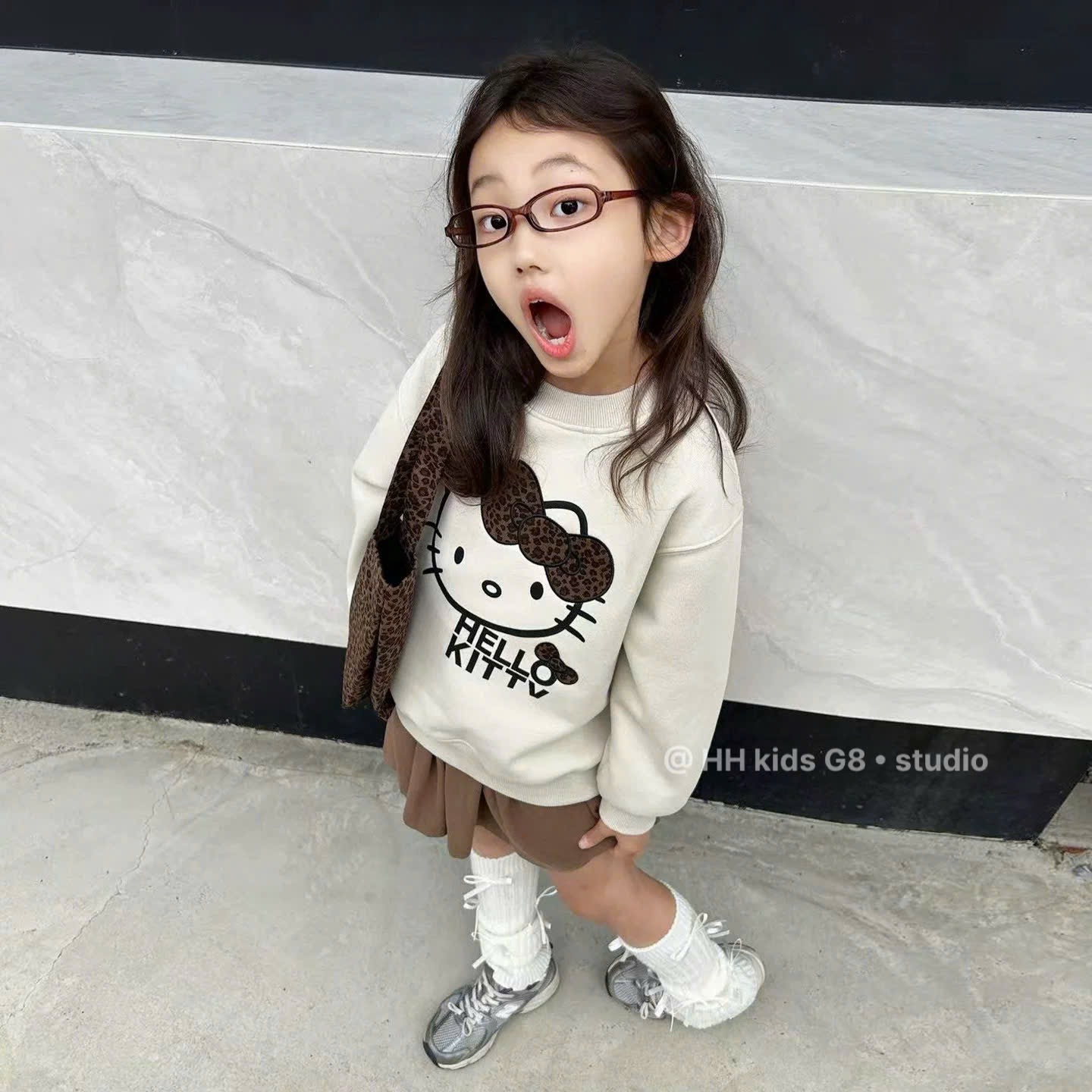 25826 - Áo nỉ Hello Kitty kèm túi cho bé size 110-150