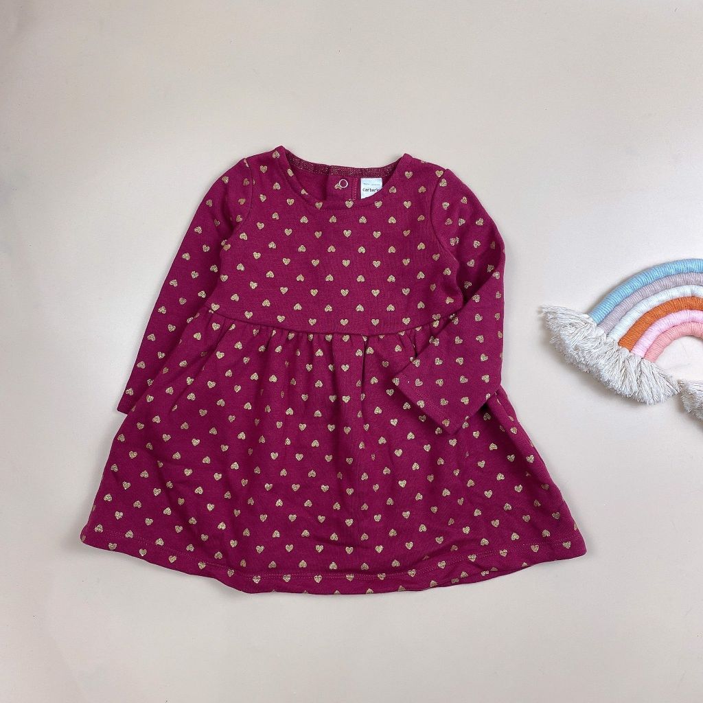 Váy nỉ bông Carter màu đỏ mận hình tim nhũ vàng