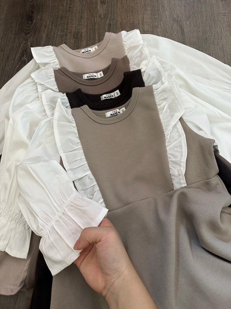 Váy nỉ Pair Manon bèo 2 bên ngực phối tay sơ mi trắng size 90 - 150