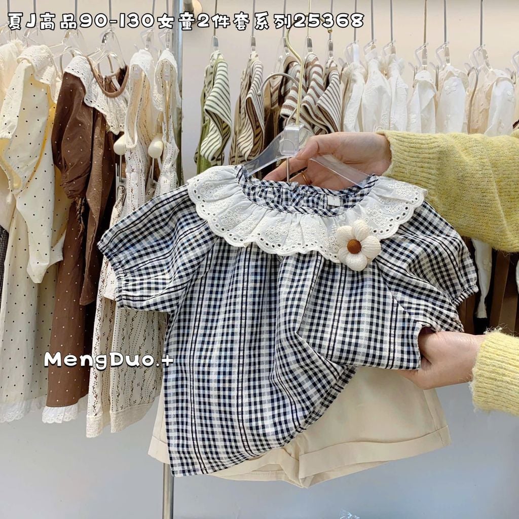 Bộ thô QC áo caro cổ ren trắng + quần short kaki 3 màu bé gái size 90-130