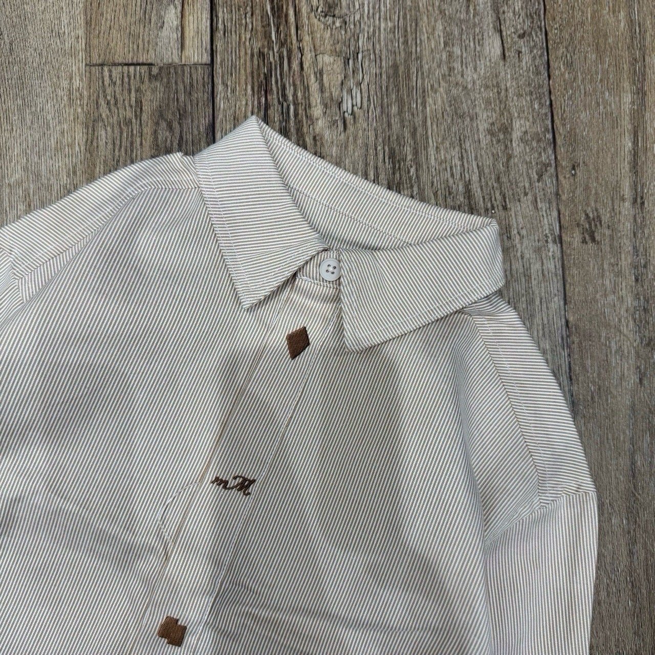 Áo sơ mi MM xuất Hàn kẻ sọc nâu be cho bé trai size 100-120