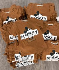 Áo cotton C & A dư xịn màu nâu họa tiết Mickey bé trai size 3m-3y