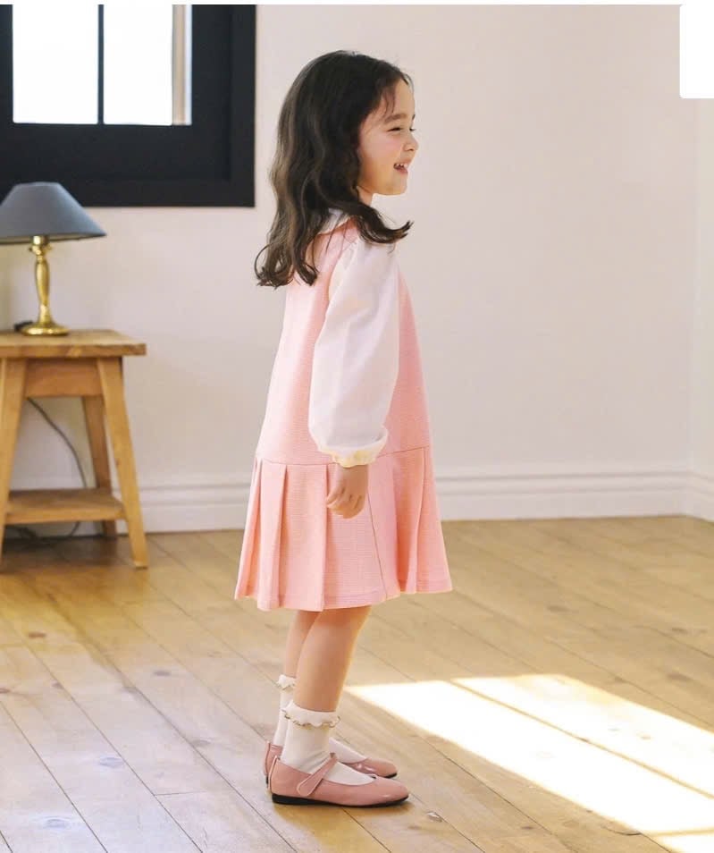 Váy nỉ Toto Heros kẻ hồng phối cổ sen - tay trắng size 110 - 150