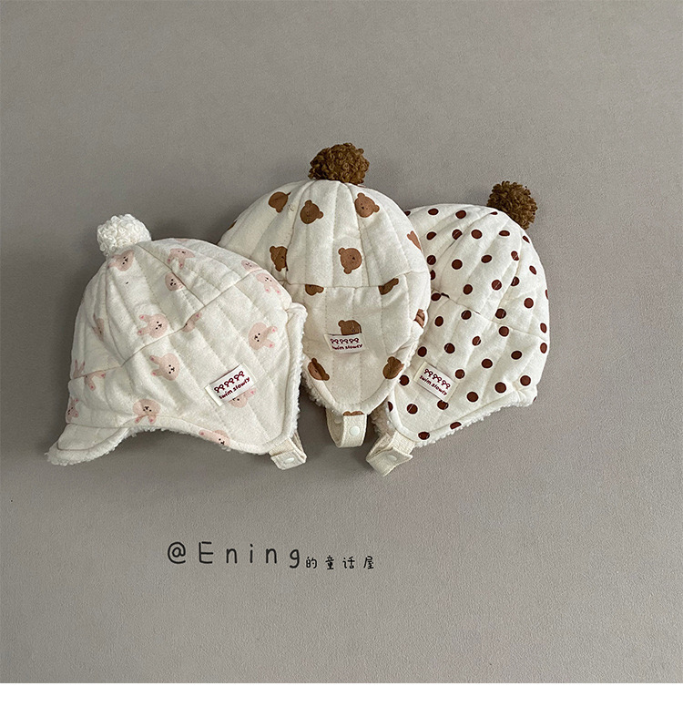 Mũ chần bông che tai màu trắng họa tiết size 46-50cm