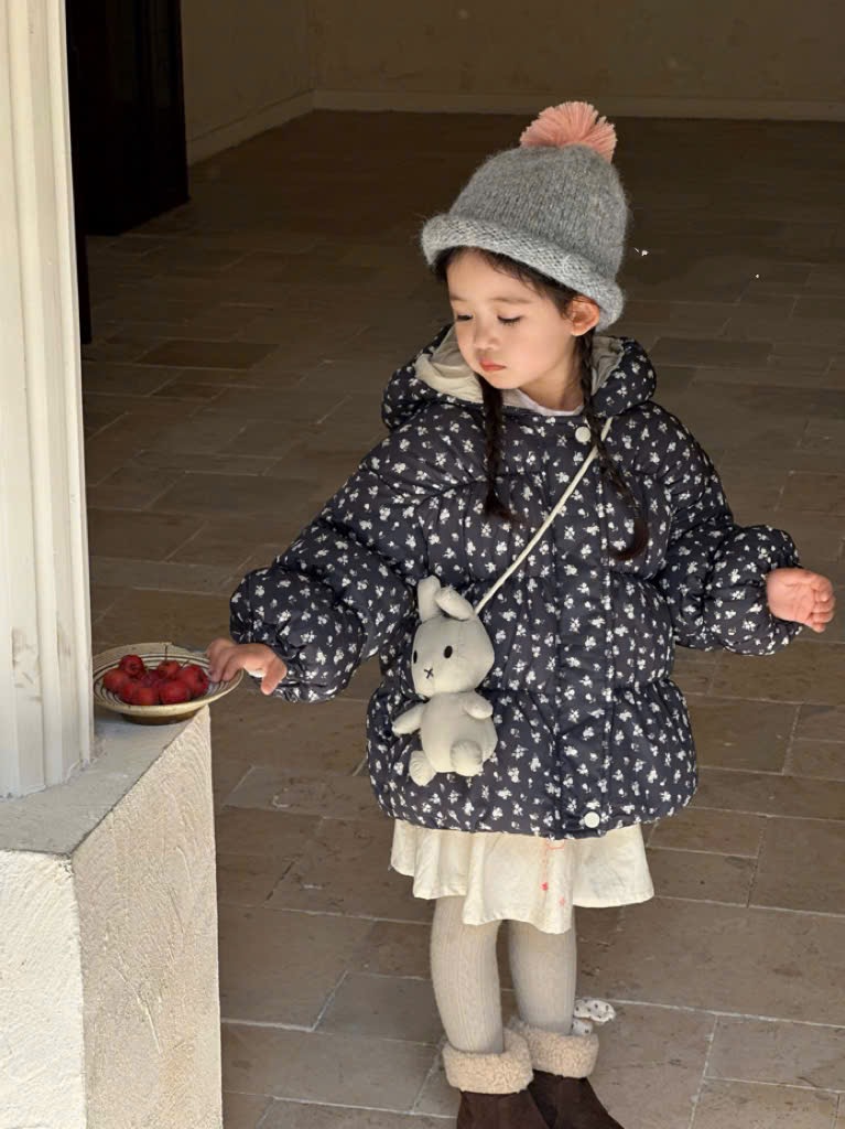 B172 - Áo khoác phao hoa đen cho bé size 90-130