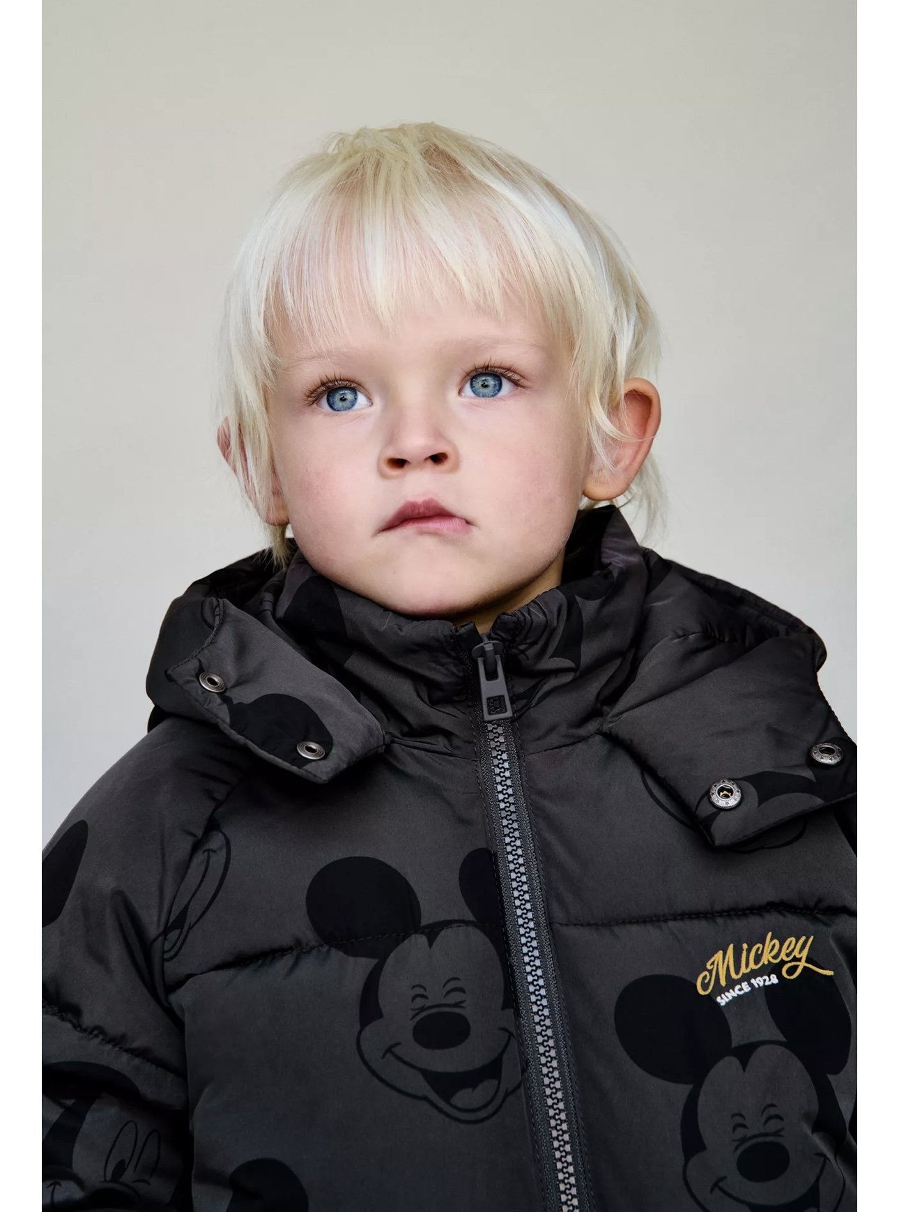 AK01 - Áo khoác phao màu ghi đen Mickey in tràn bé trai size 1-6y