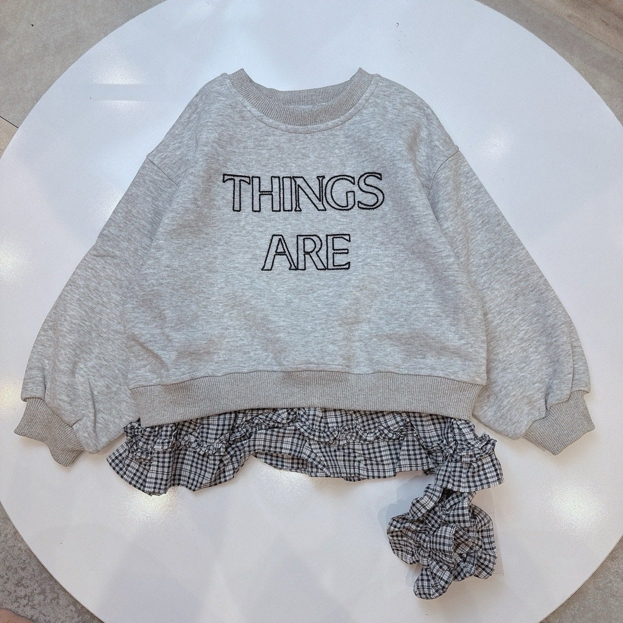 Áo nỉ QC Hone Baby Things Are kèm chun buộc tóc nhiều màu cho bé size 120-160