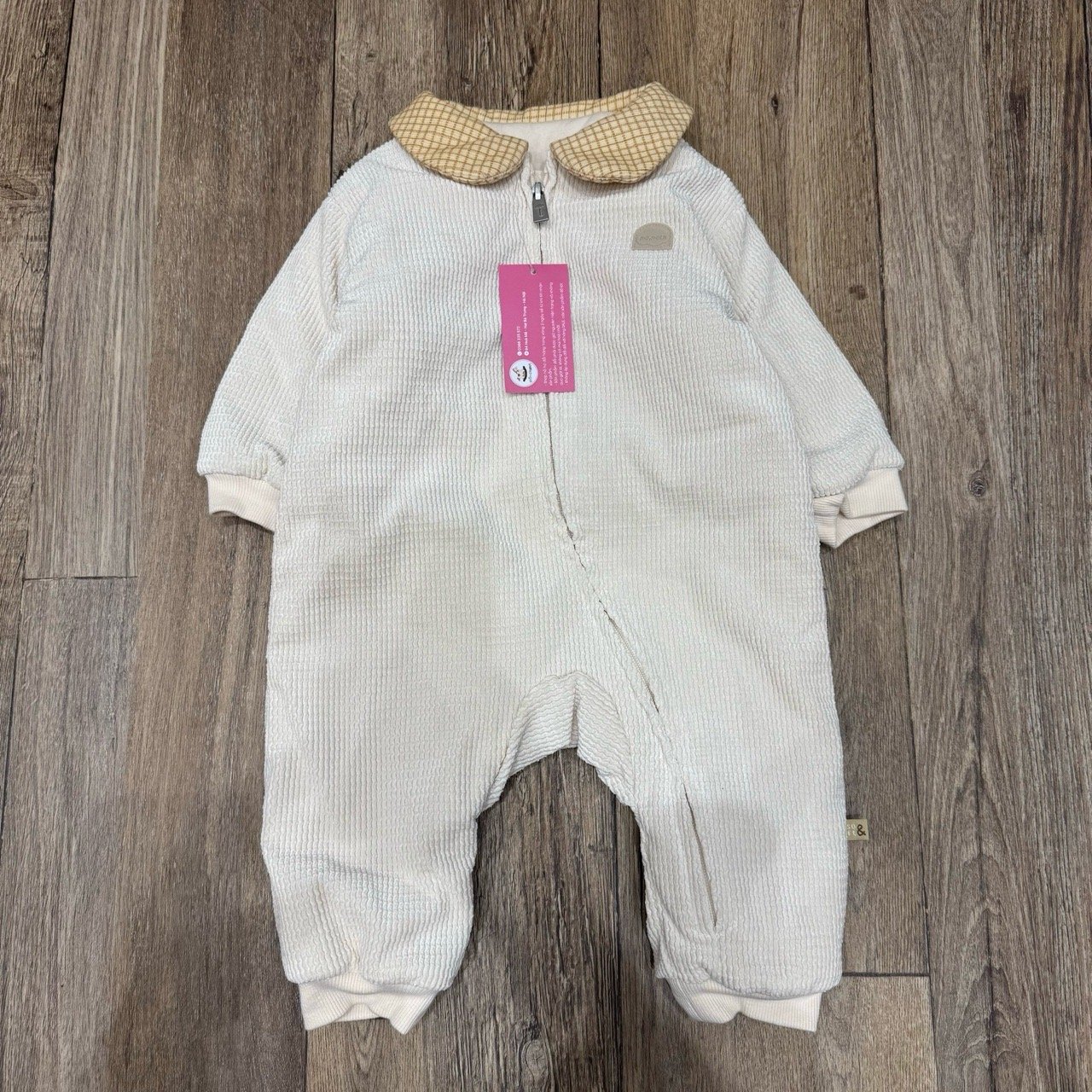 Body nhung chần bông MM màu kem cổ kẻ vàng cho bé size 80/90