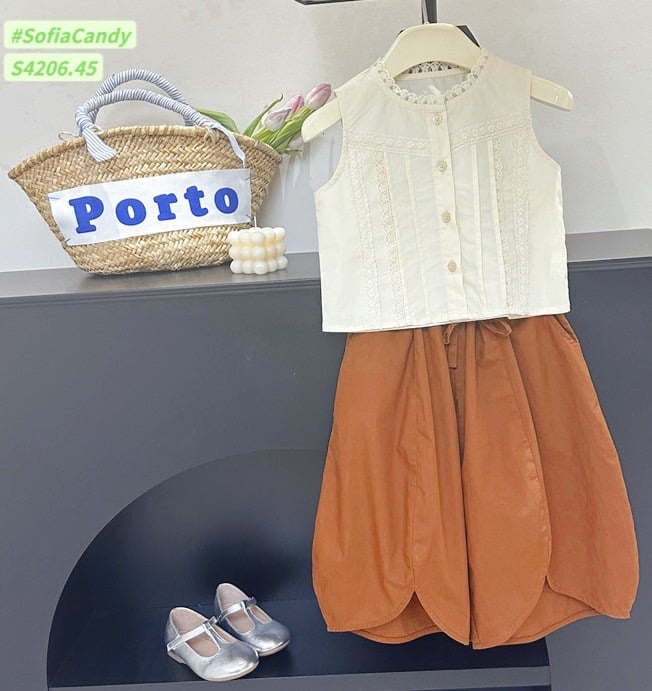 S4206 - Set bộ Sofia Candy áo thô trắng be phối quần nâu tây BG size 1-10y