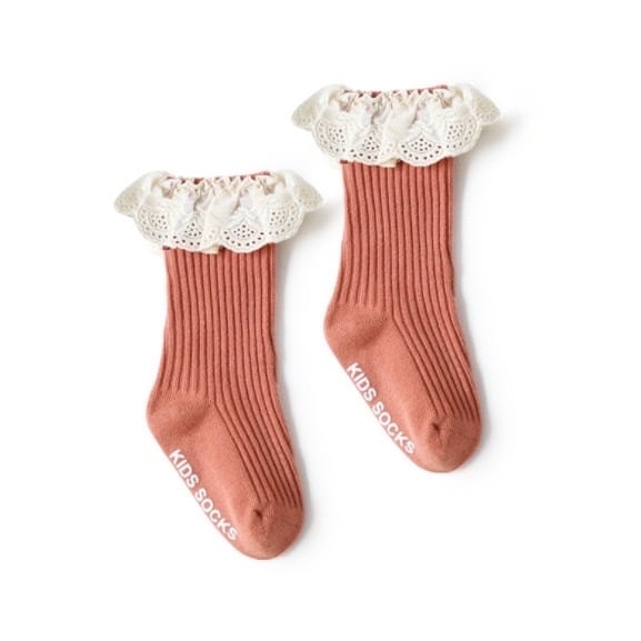 Tất cao cổ bèo ren trắng BG