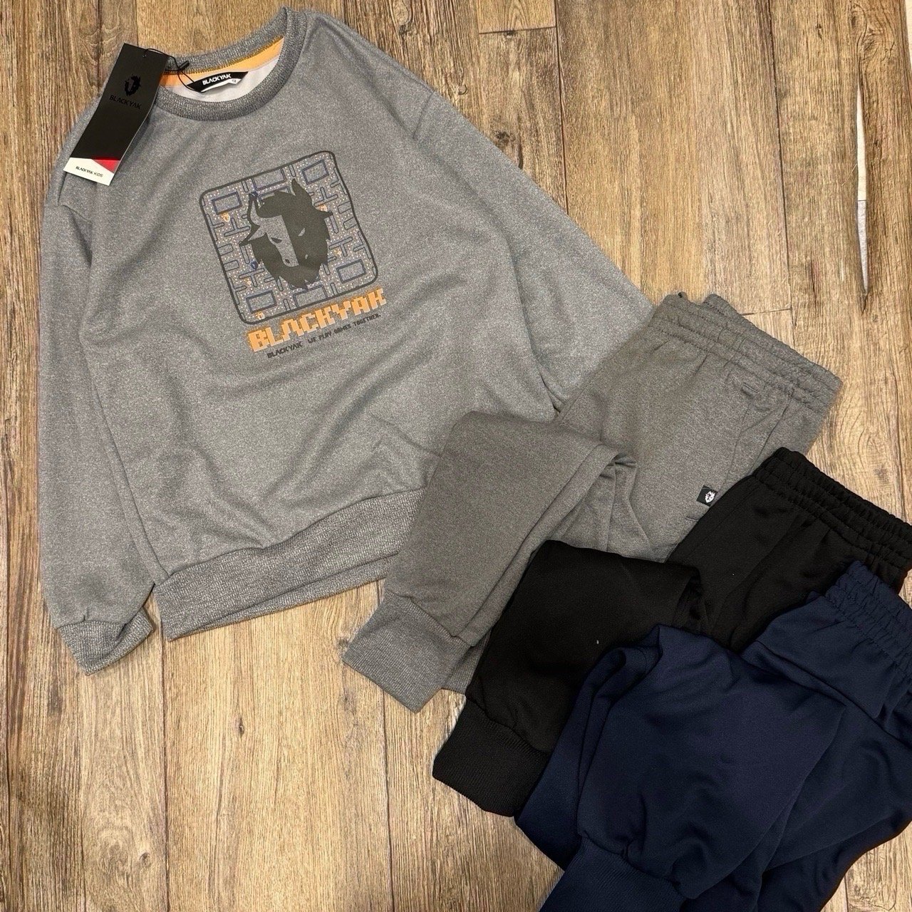 BBT29 - Bộ nỉ thể thao Black nhiều màu cho bé size 130-175 (quần ngẫu nhiên)