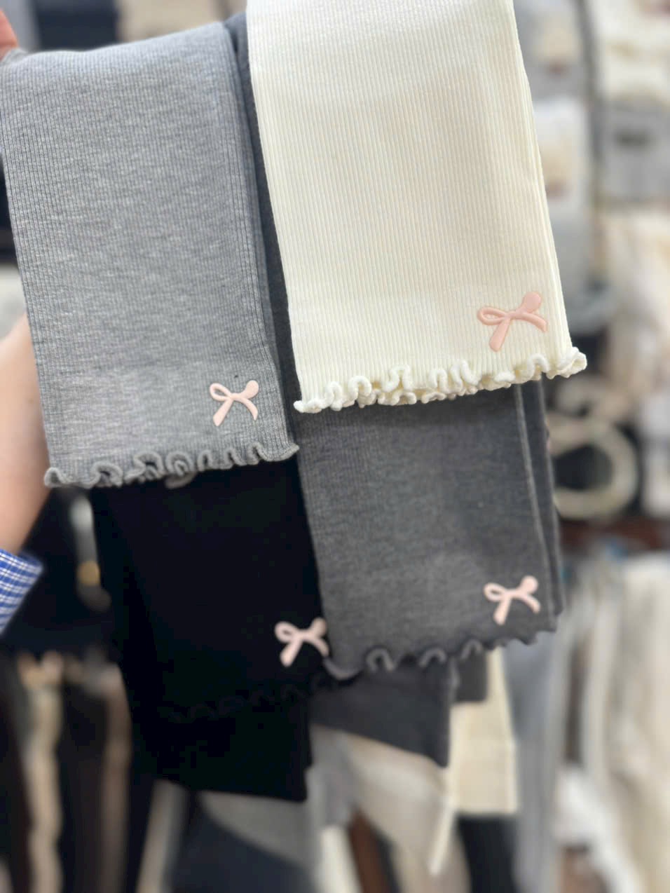 Quần len không bàn đính nơ gấu cho bé gái size 90-135cm