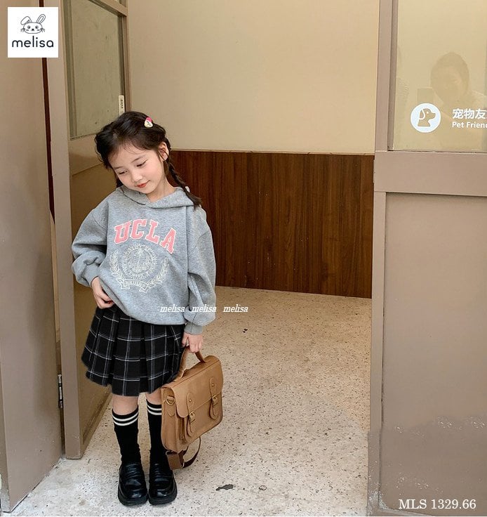 Set Melisa áo hoodie ghi UCLA - chân váy liền quần caro đen trắng size 2 - 12y