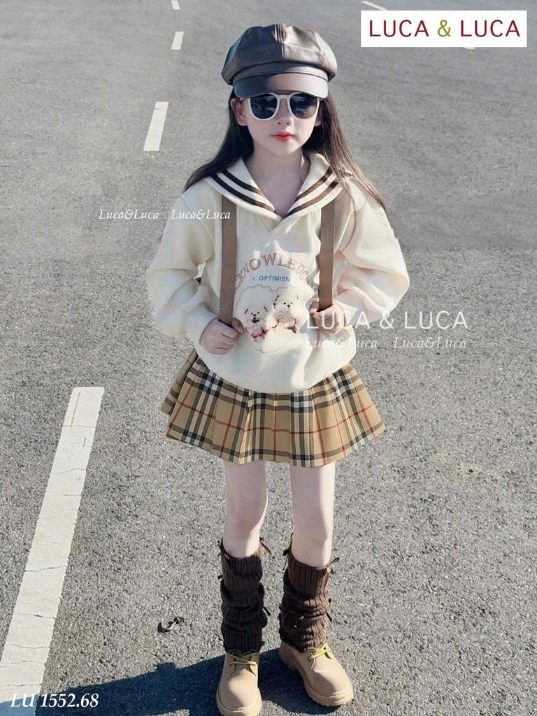 LU 1552 - Bộ nỉ Luca áo in gấu + chân váy xếp ly kẻ cho bé size 2-12y