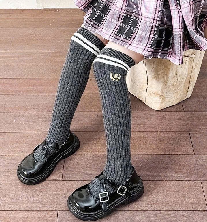 Tất cao cổ thêu B viền kẻ nhiều màu cho bé size 4-12y