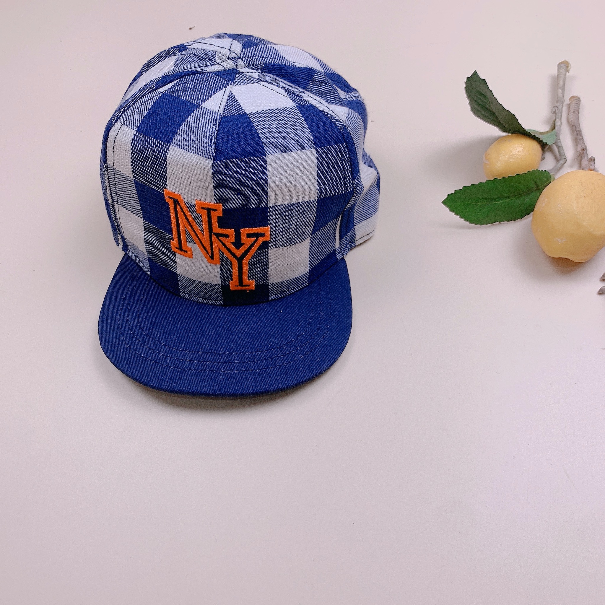 Mũ HM màu kẻ caro xanh trắng chữ NY