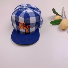 Mũ HM màu kẻ caro xanh trắng chữ NY