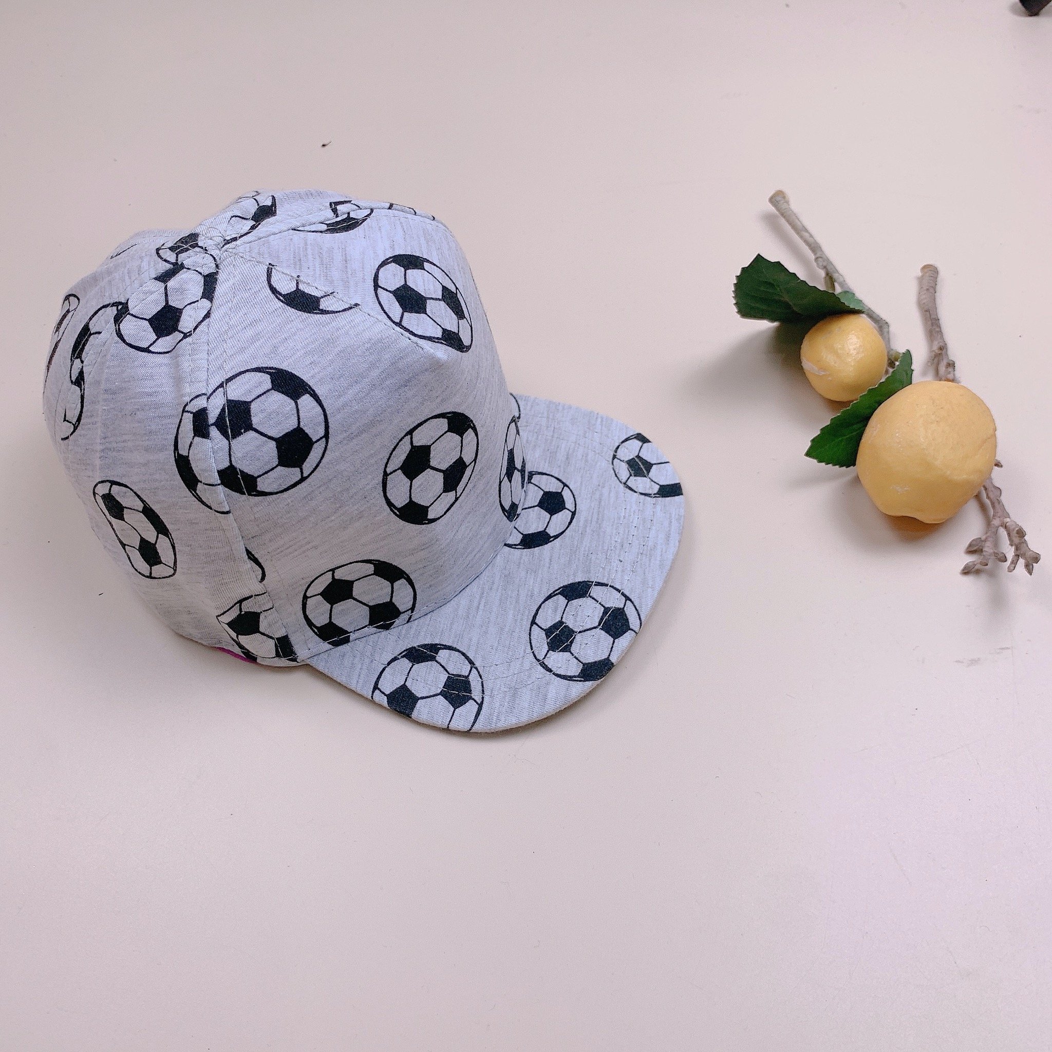 Mũ HM màu ghi hoạt tiết bóng đá in tràn