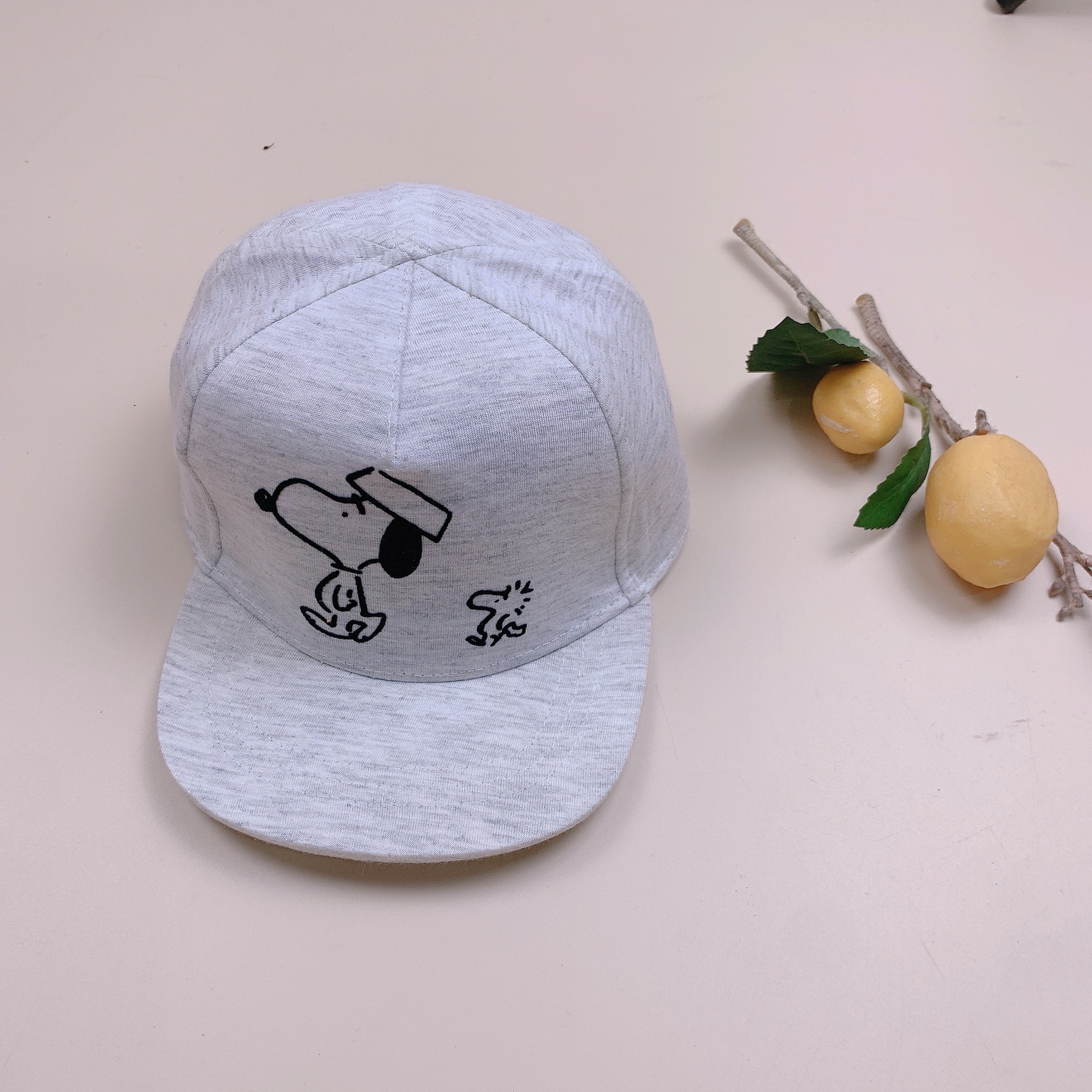 Mũ HM màu ghi hoạ tiết snoopy BT