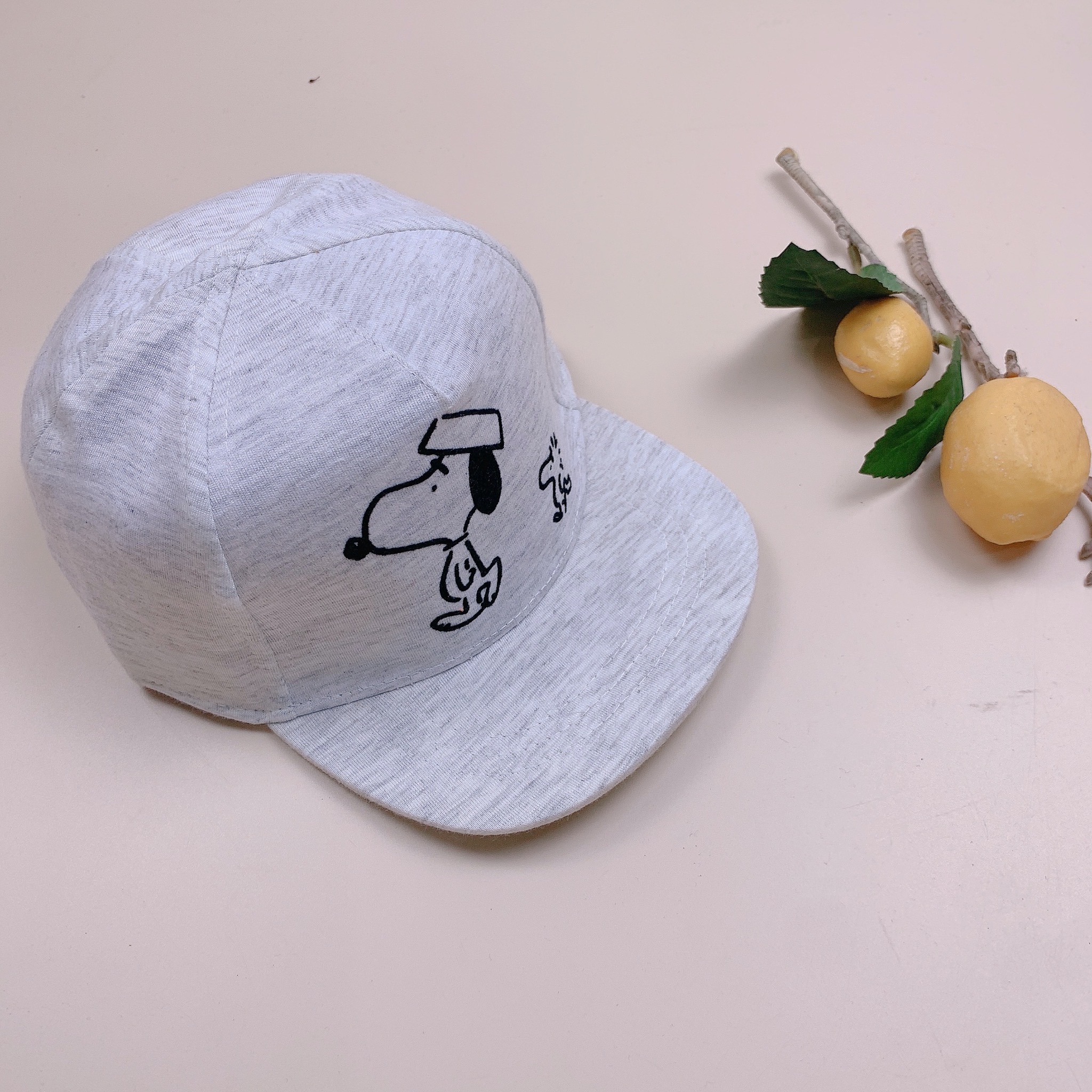 Mũ HM màu ghi hoạ tiết snoopy BT