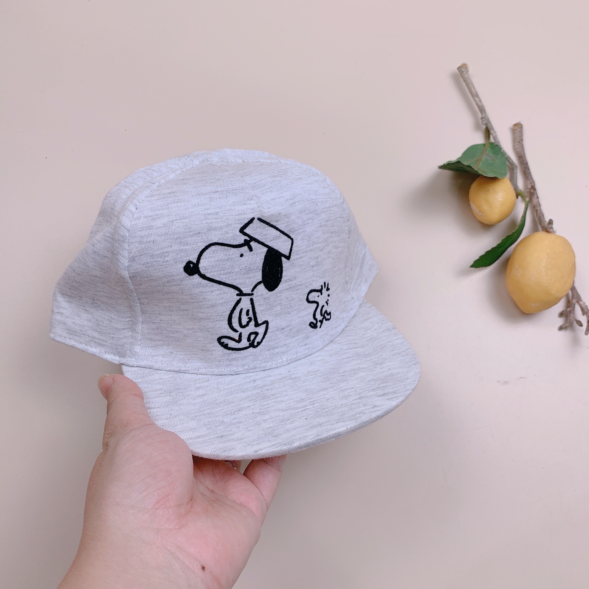 Mũ HM màu ghi hoạ tiết snoopy BT