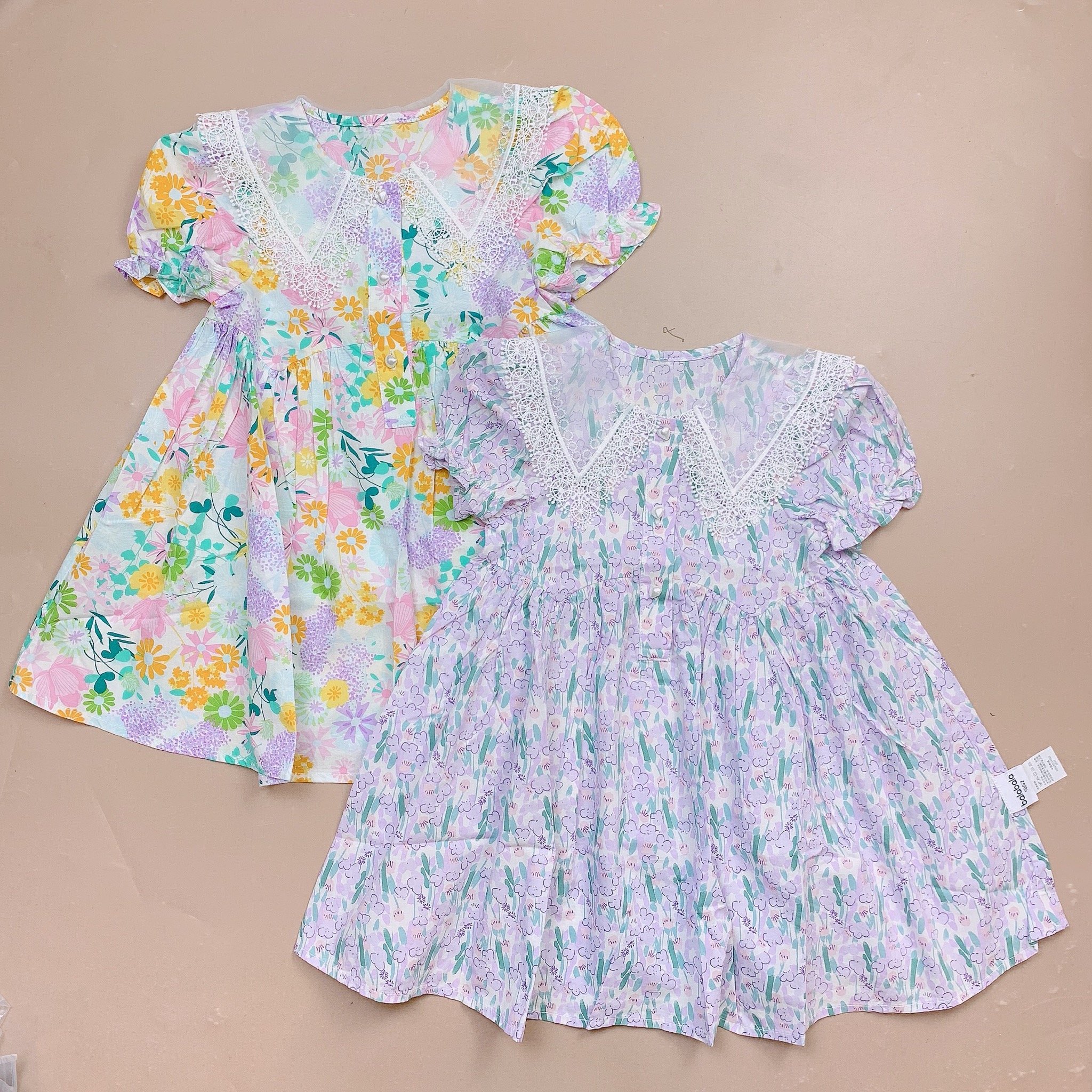 V00029 - Váy thô hoa nhí cổ peterpan đính ren trắng 2 màu size 90-160