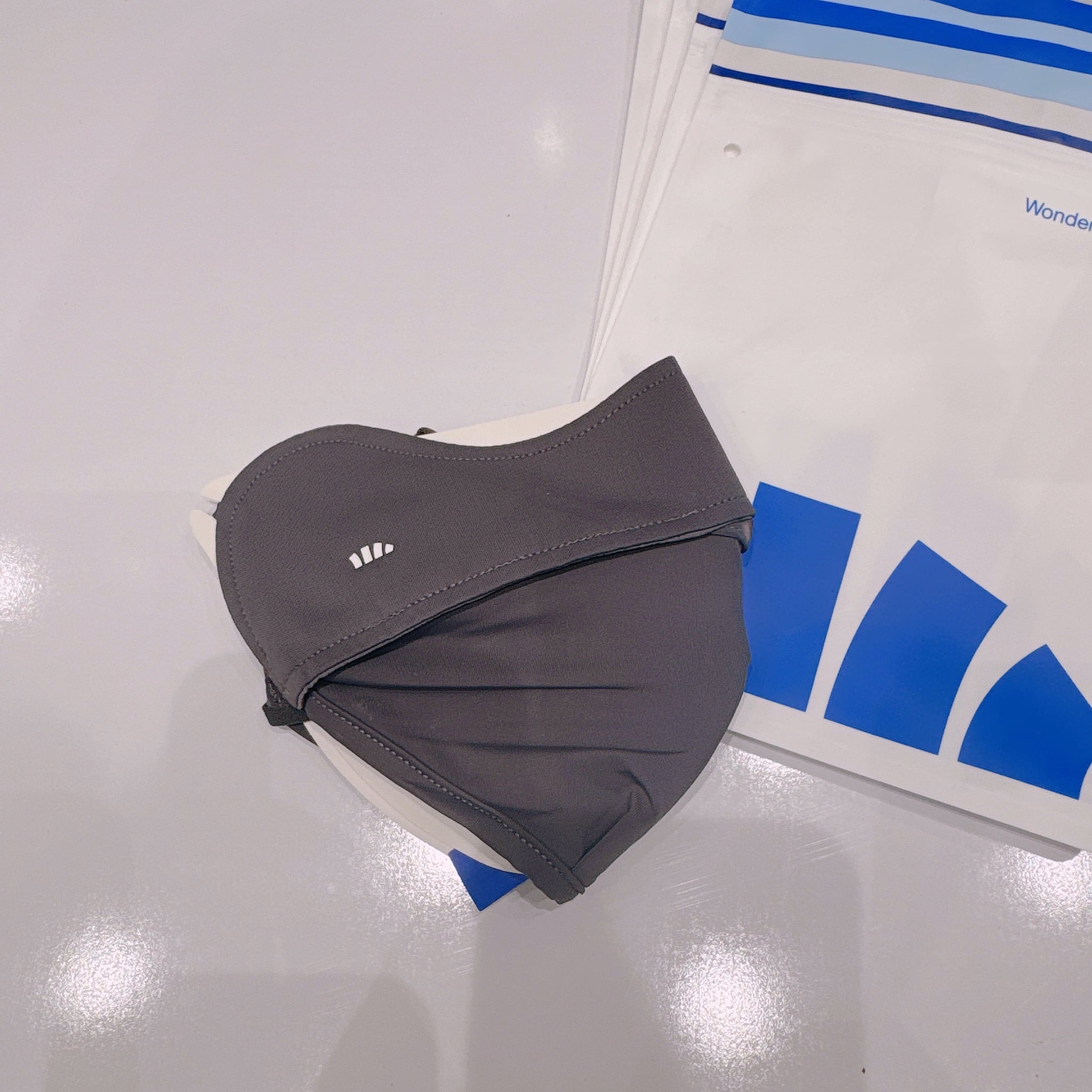 Khẩu trang chống nắng Beneunder +50UPF vải làm mát nhiều màu cho người lớn (loại bìa giấy)