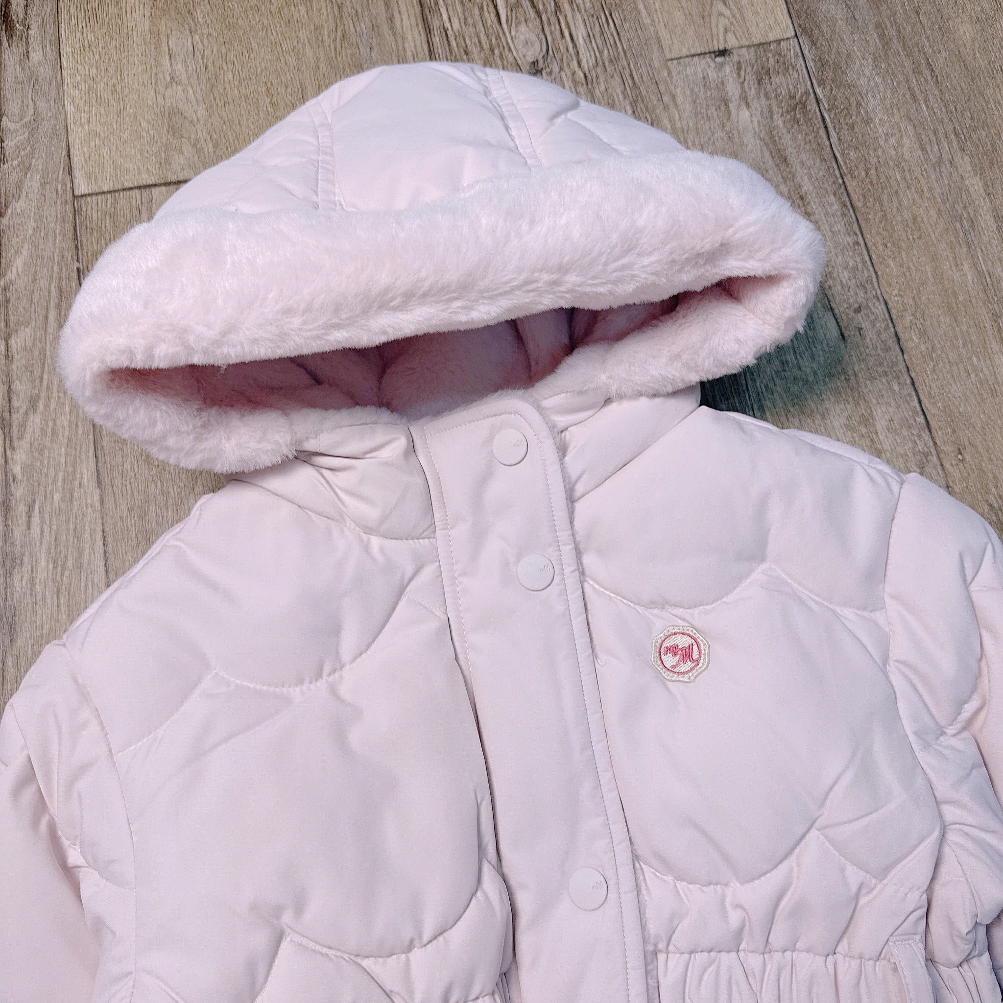 Áo khoác lông vũ Moimoln dáng dài màu hồng thắt eo mũ lông bé gái size 100-140