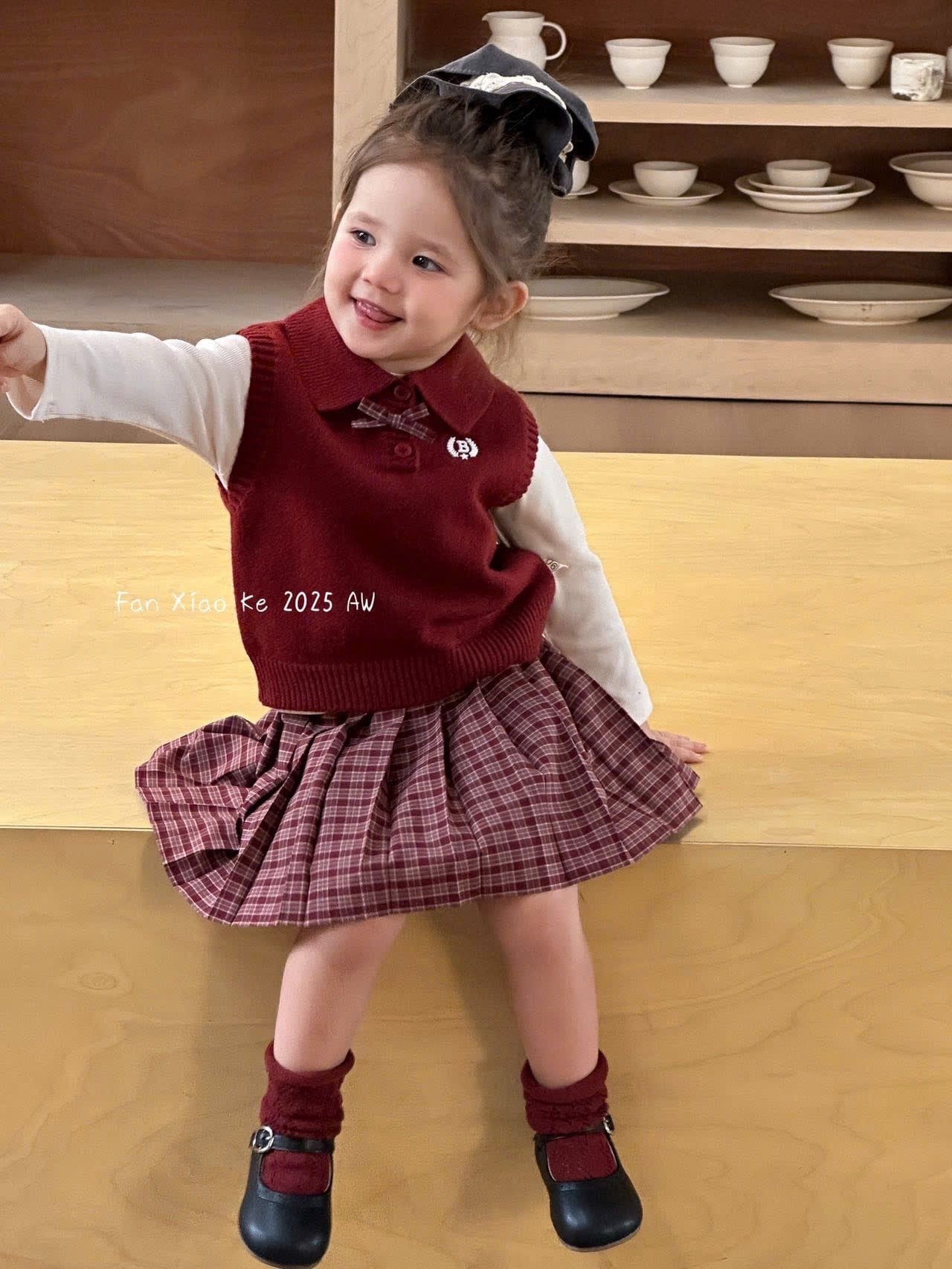 2588 - Set 3ct QC Fanxiaoke áo thun + gile len + chân váy kẻ bé gái size 80-120