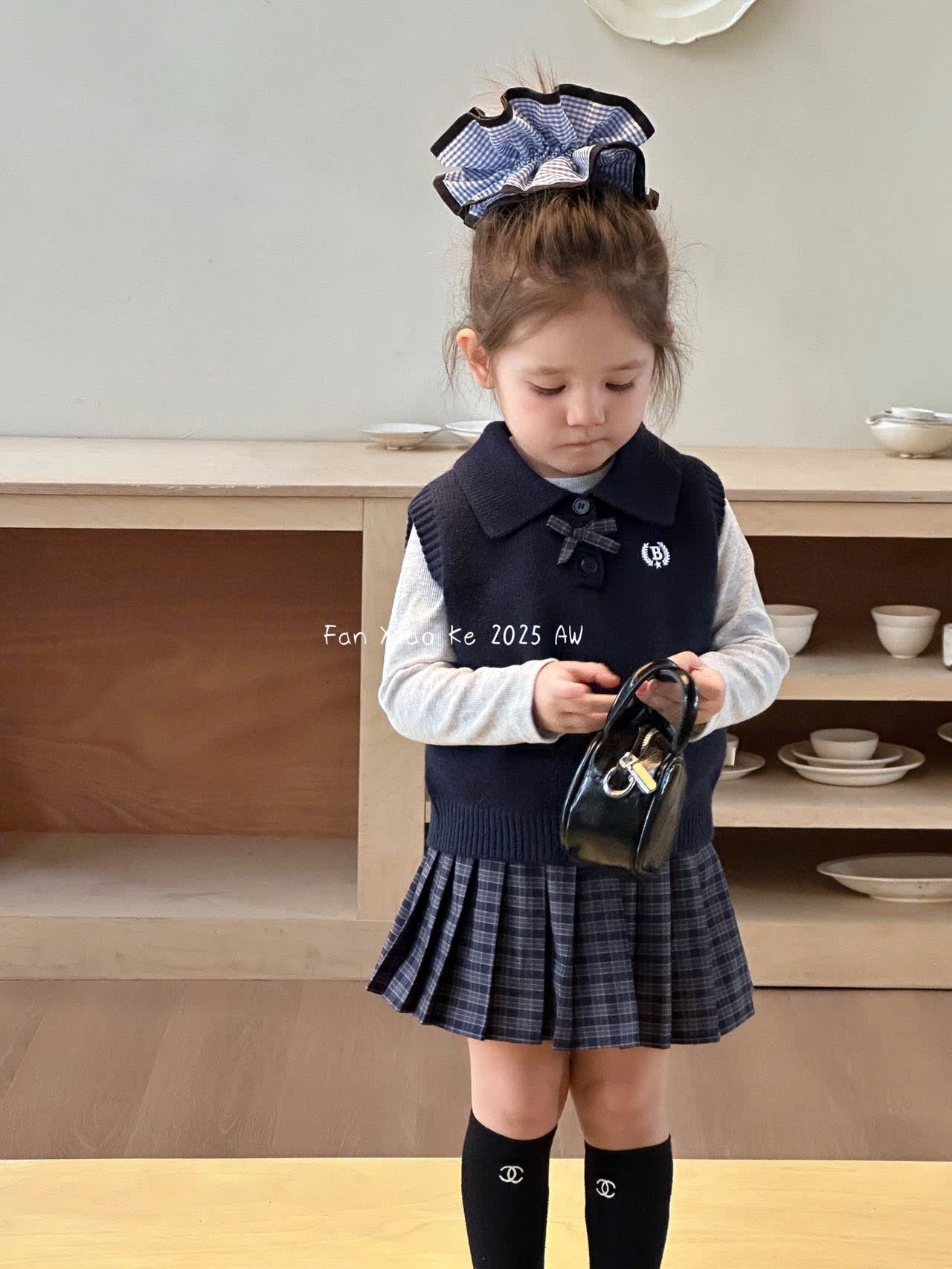 2588 - Set 3ct QC Fanxiaoke áo thun + gile len + chân váy kẻ bé gái size 80-120