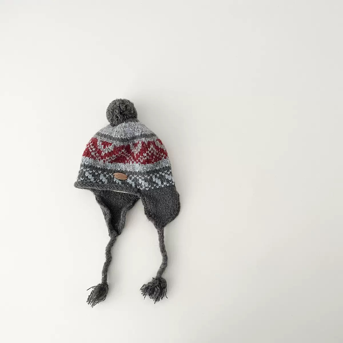 Mũ len thổ cẩm đính cục bông dây tết dài nhiều màu size 3-8y