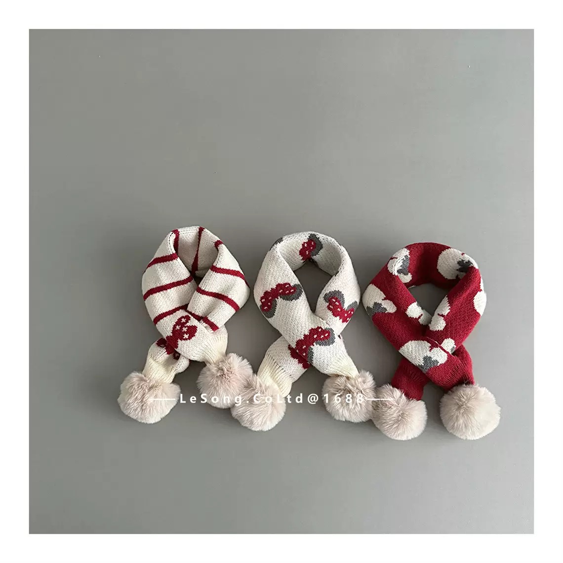 Khăn len quàng chéo đính cục bông nhiều màu noel cho bé