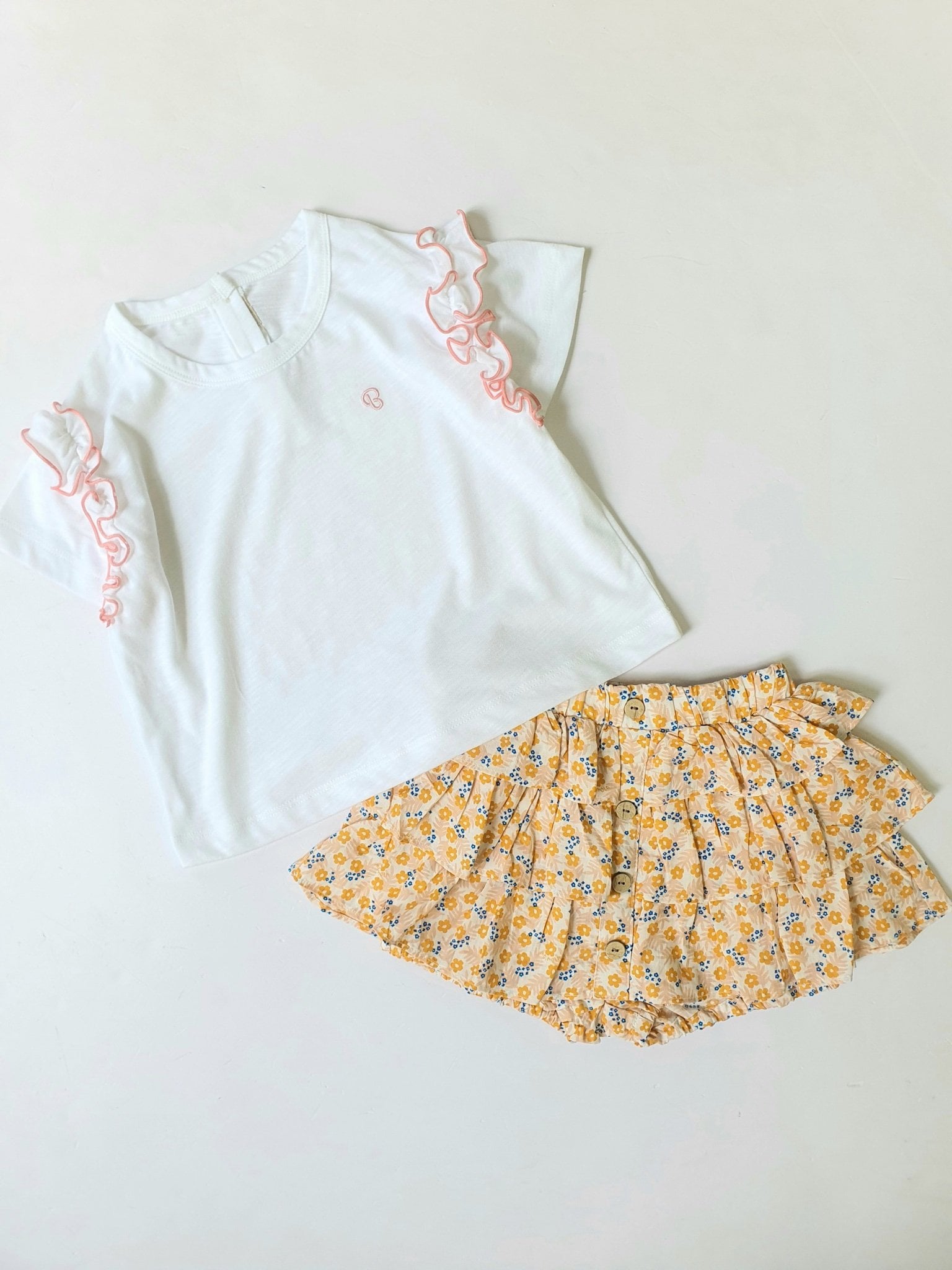 Bộ Bee Mon áo cotton trắng bèo vai - chân váy liền quần xếp tầng 2 màu hoa size 100 - 150