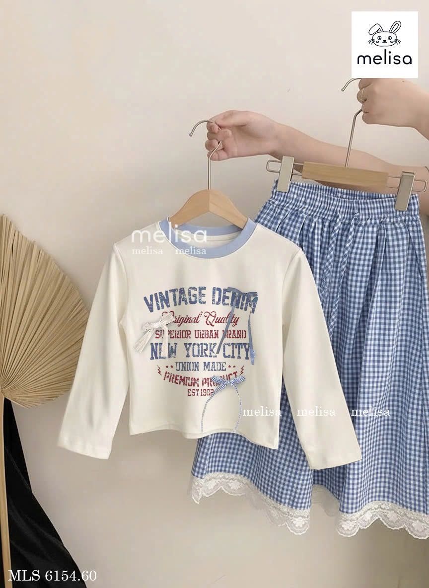 MLS 6154 - Set 3ct Melisa áo dài tay in chữ + chân váy kẻ xanh + dây buộc tóc size 2-12y