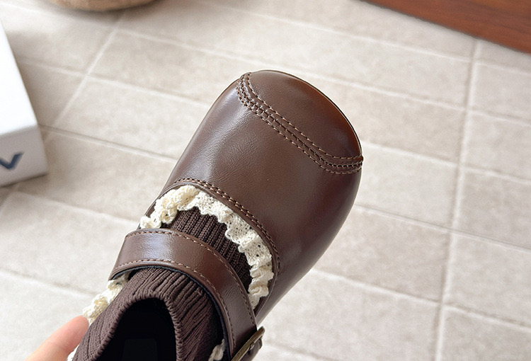 Q30 - Bốt da cổ chun viền ren 2 màu cho bé gái size 21-30