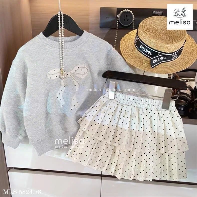 MLS 5824 - Bộ nỉ Melisa áo ghi nơ + chân váy xếp ly chấm bi bé gái size 2-12y