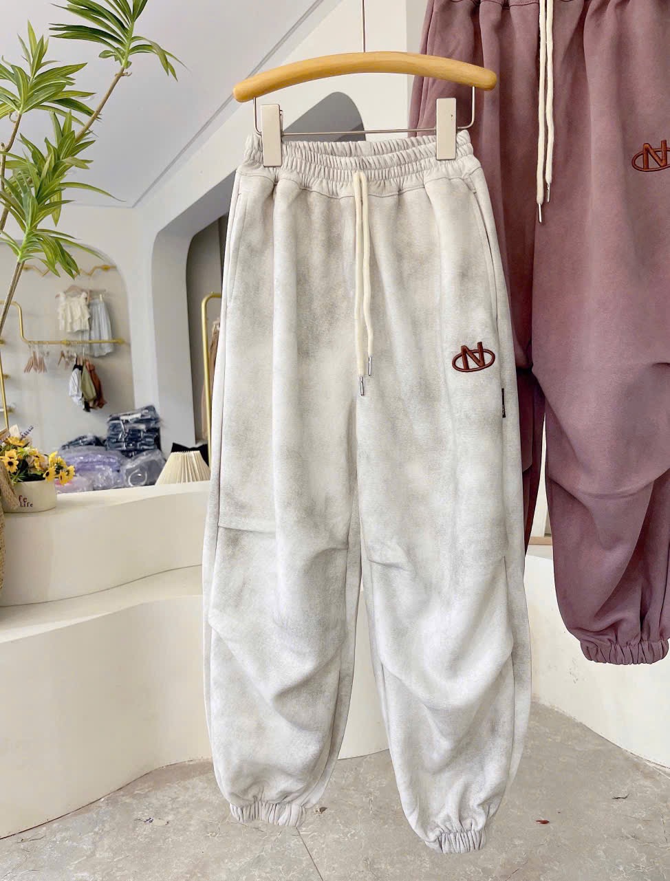 8055 - Quần nỉ hai da jogger 2 màu hồng/loang kem ghi cho bé size 110-150