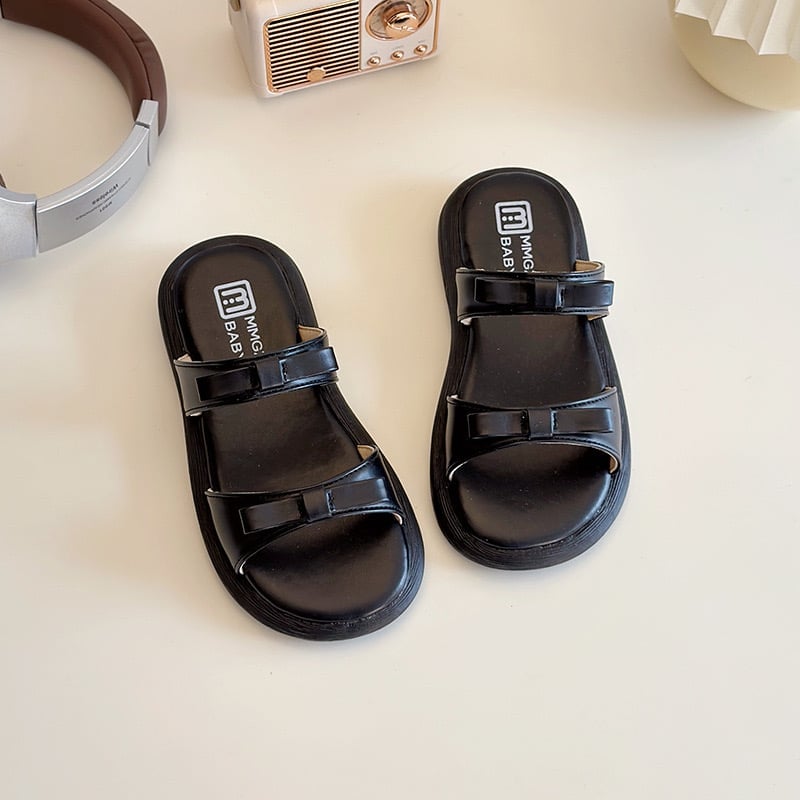 V2261 - Dép MG baby 2 quai đính nơ 2 màu đen/kem bé gái size 26-35