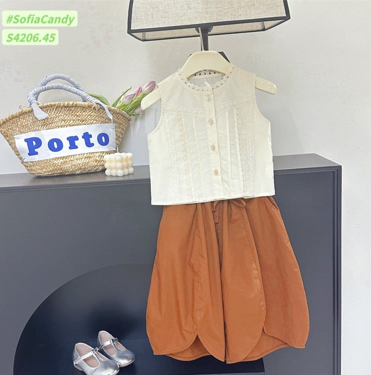 S4206 - Set bộ Sofia Candy áo thô trắng be phối quần nâu tây BG size 1-10y