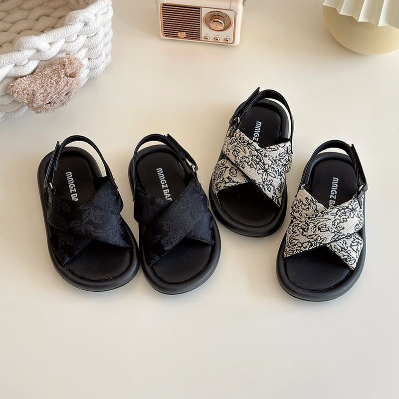 V1026 - Sandal MGbaby quai chéo 2 màu đen, trắng hoa bé gái size 21-30
