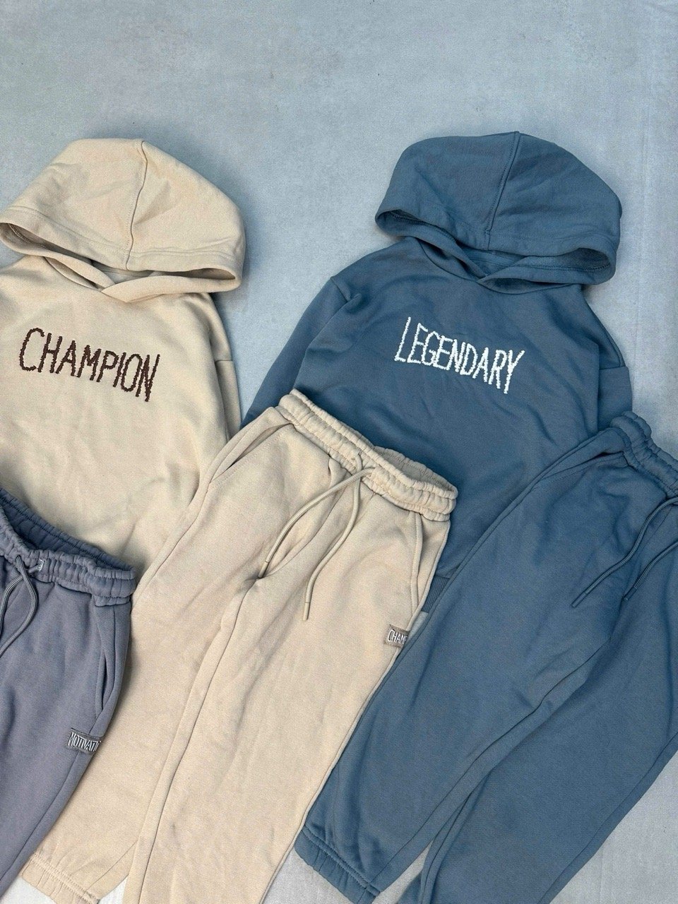 BBT27 - Bộ nỉ bông hoodie GGJJ trơn màu thêu chữ cho bé size 2-8y