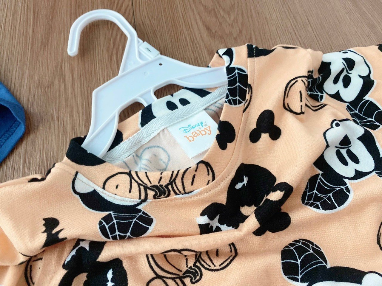 Bộ thun Disney hình mickey 2 màu ghi / cam size 12m - 5y