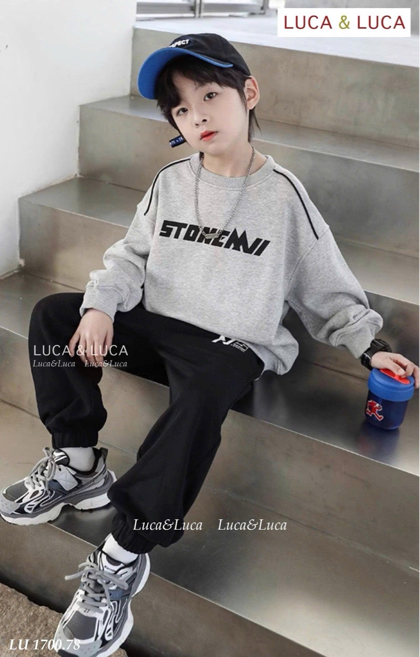 LU 1700 - Bộ nỉ Luca áo ghi in chữ 2 mặt + quần đen size 2-12y