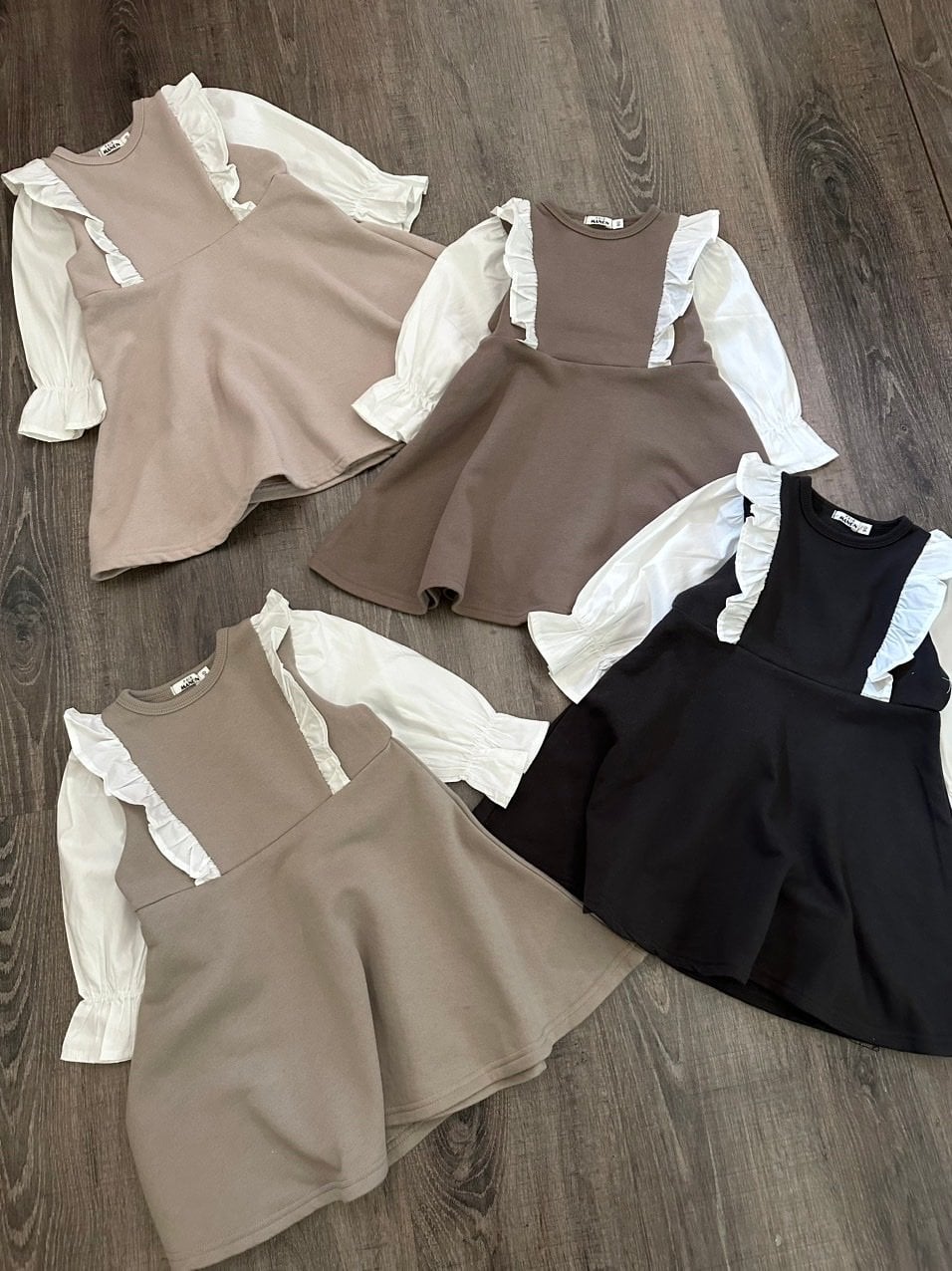 Váy nỉ Pair Manon bèo 2 bên ngực phối tay sơ mi trắng size 90 - 150