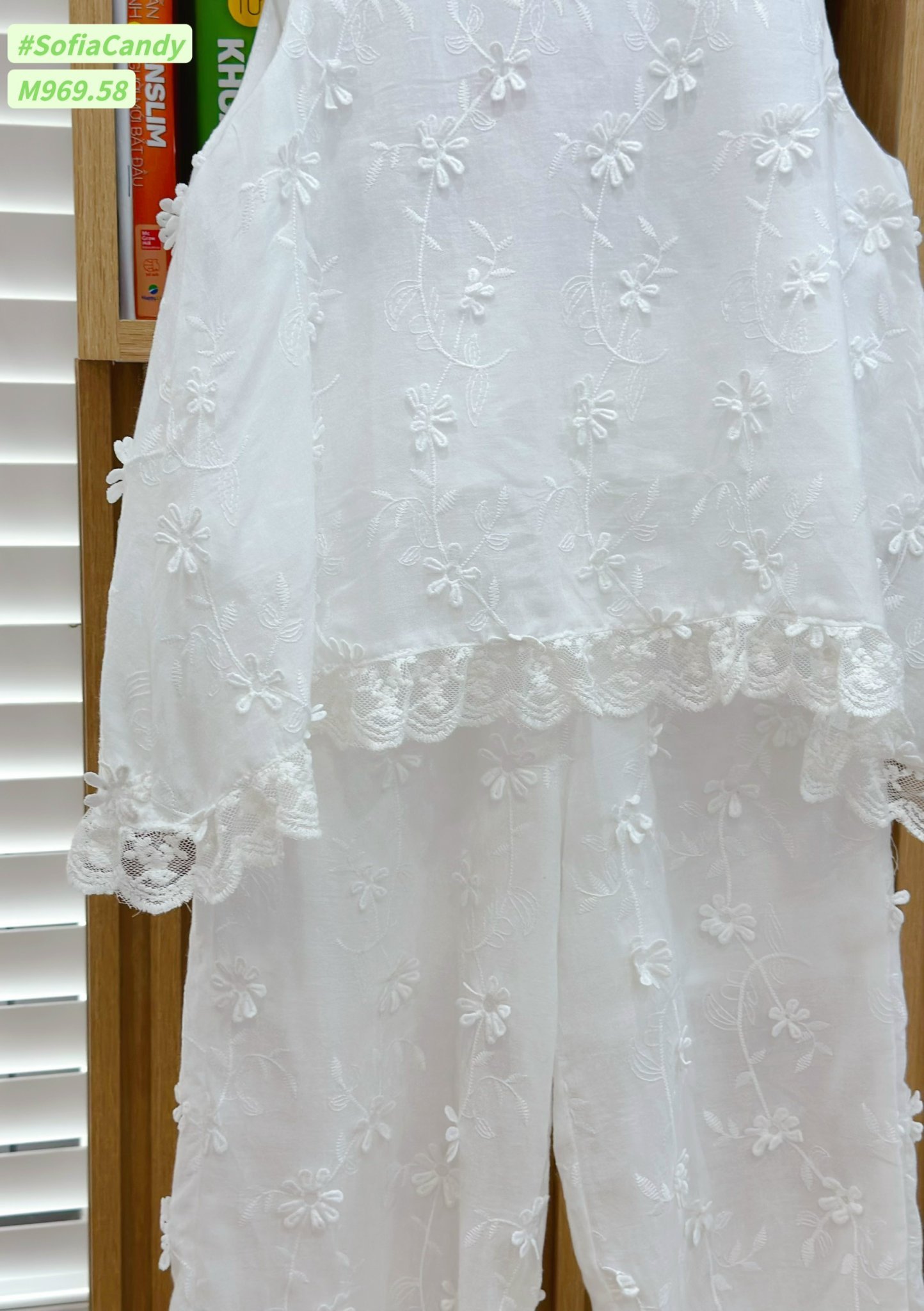 Bộ Mia Kids thô thêu đính hoa màu trắng áo sát nách + quần dài size 1-10y