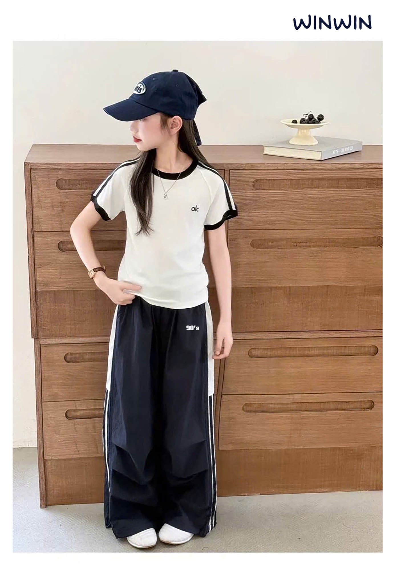 Quần gió WinWin ống suông viền sọc hông bé gái size 6-15y