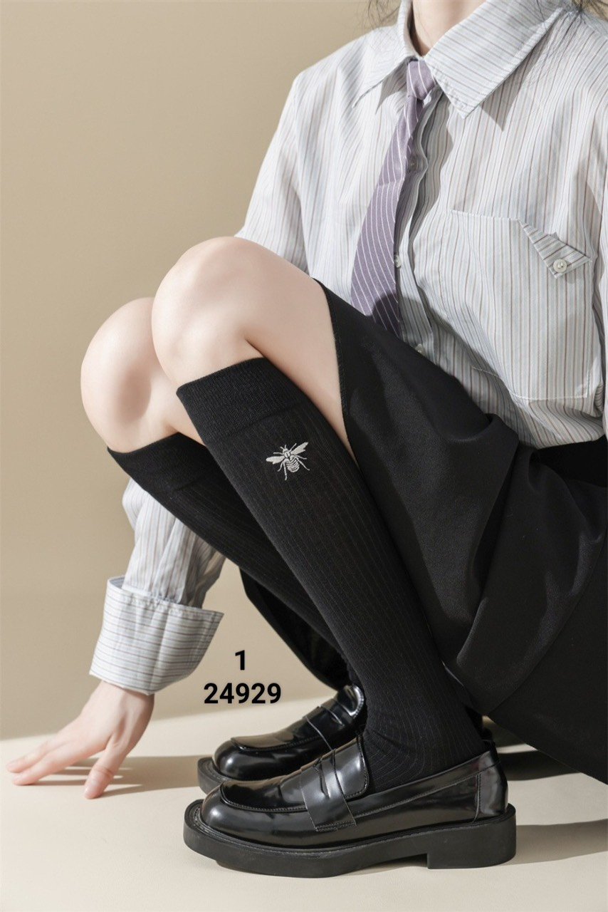 Tất len cao tới gối tuổi Teen thêu ong ( Free size )