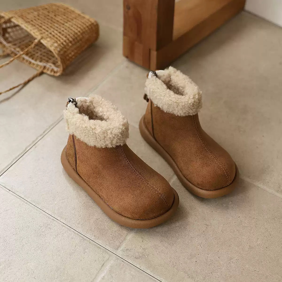 912 - Bốt da lộn viền lông 3 màu cho bé size 23-36