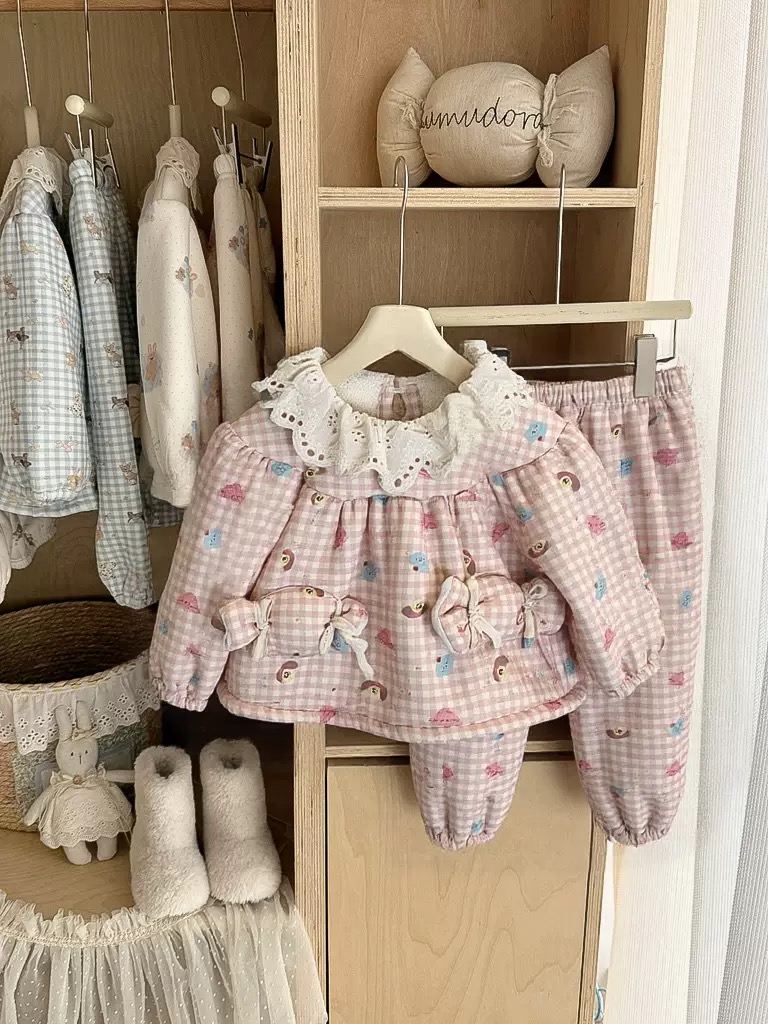 88315 - Bộ pyjama dày đại hàn LNX cổ ren túi hình kẹo Bé Gái size 90 - 140
