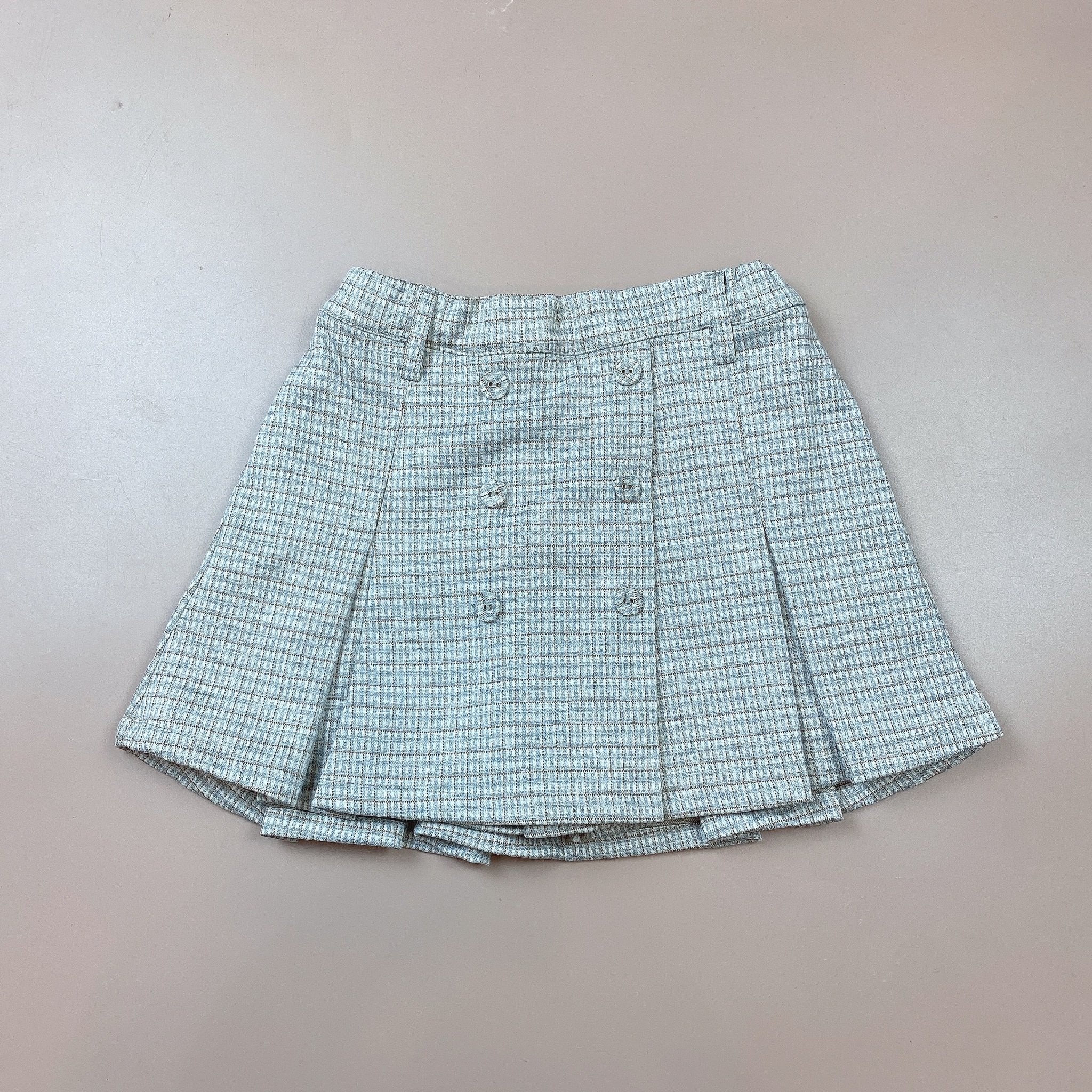 Chân váy Bee Mon xếp ly đính cúc kèm quần 3 màu